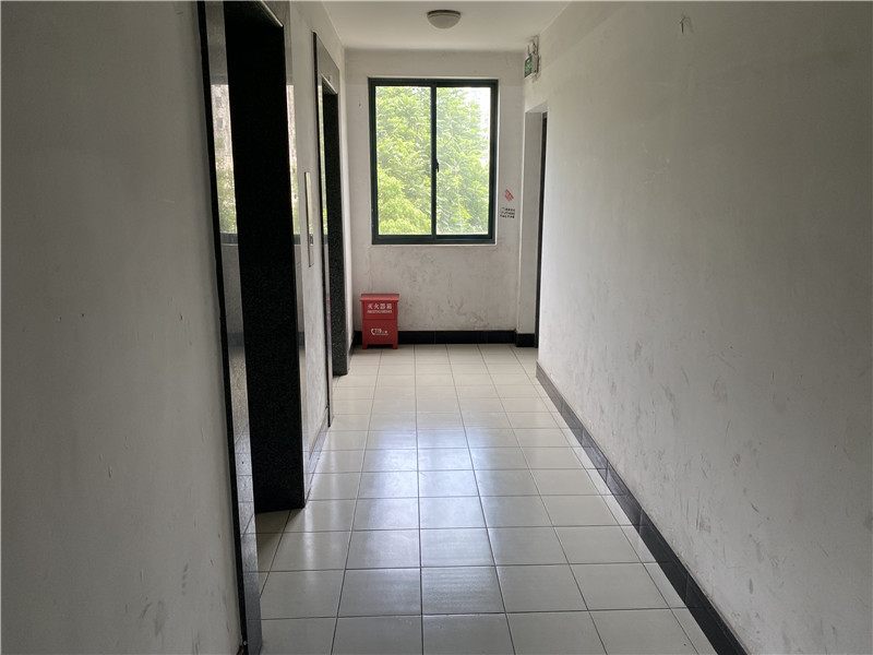 上海市宝山区住嘉新苑3栋3F 