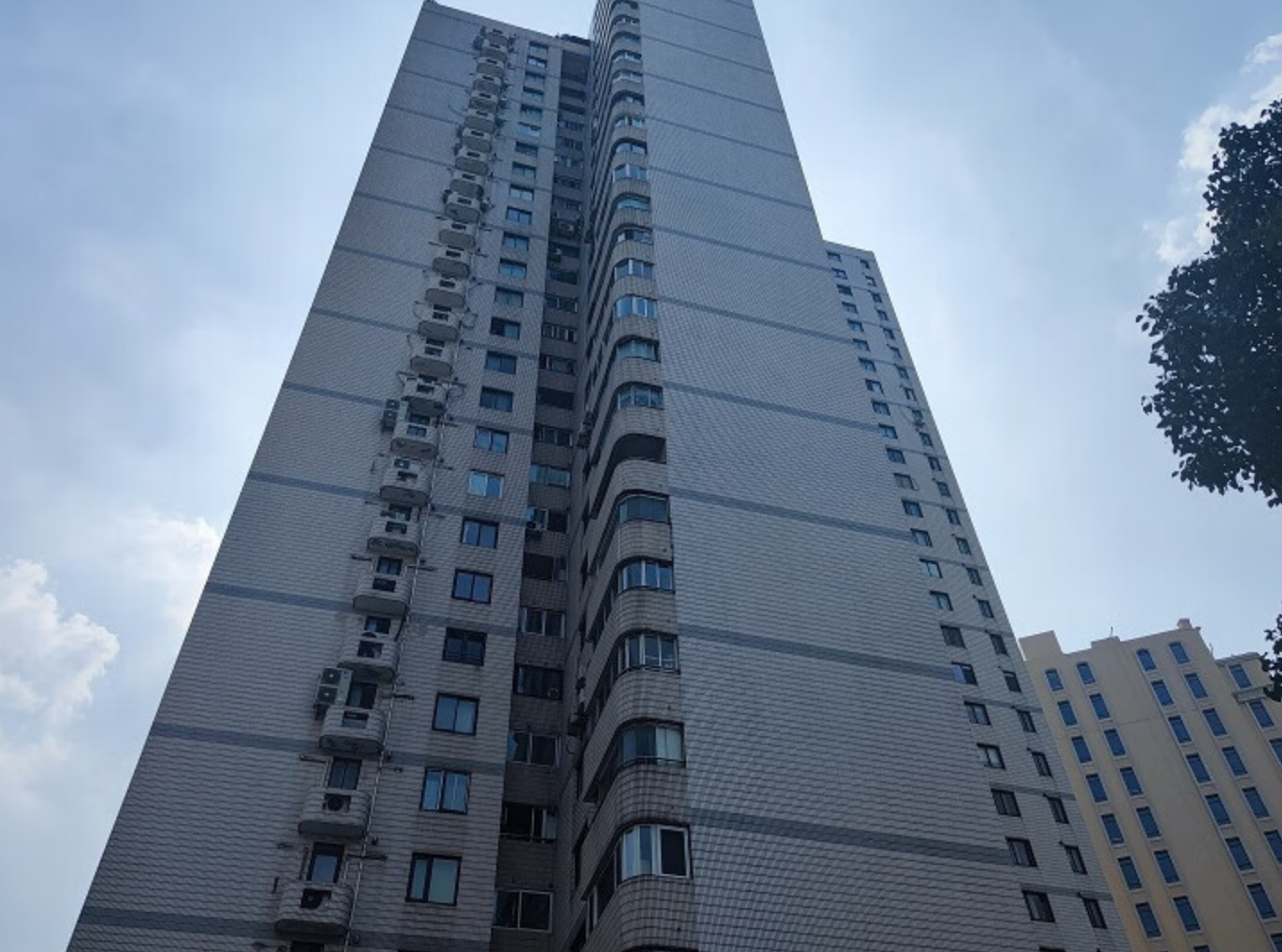 上海市徐汇区华苑大厦1栋25F 