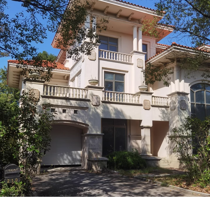 上海市奉贤区棕榈滩高尔夫别墅210栋全幢 