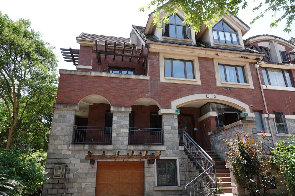 上海市奉贤区南郊美墅16栋 