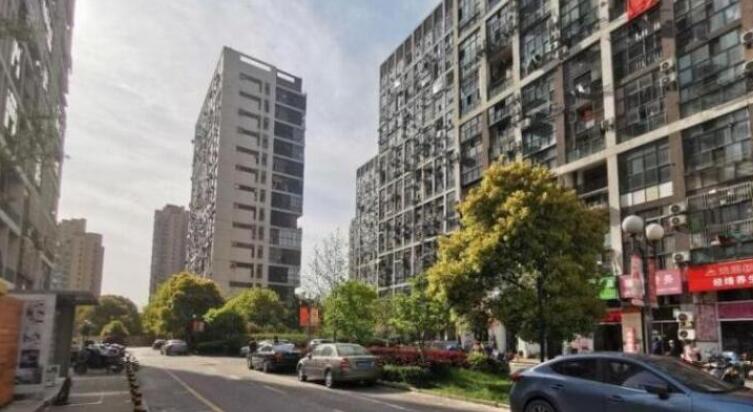 上海市宝山区绿地领海12栋18F 