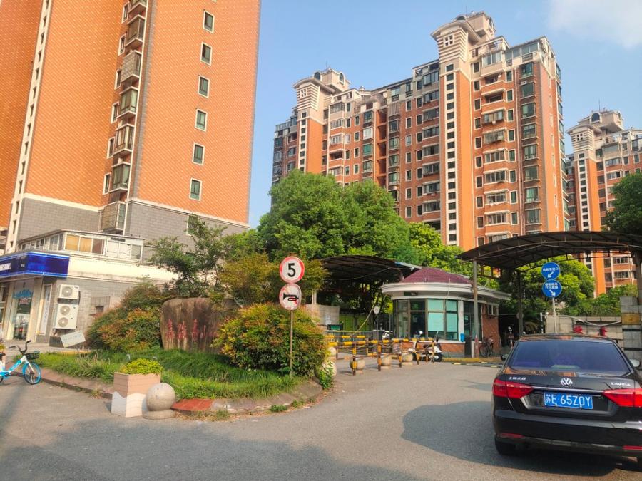 上海市宝山区嘉骏香山苑77栋1F 