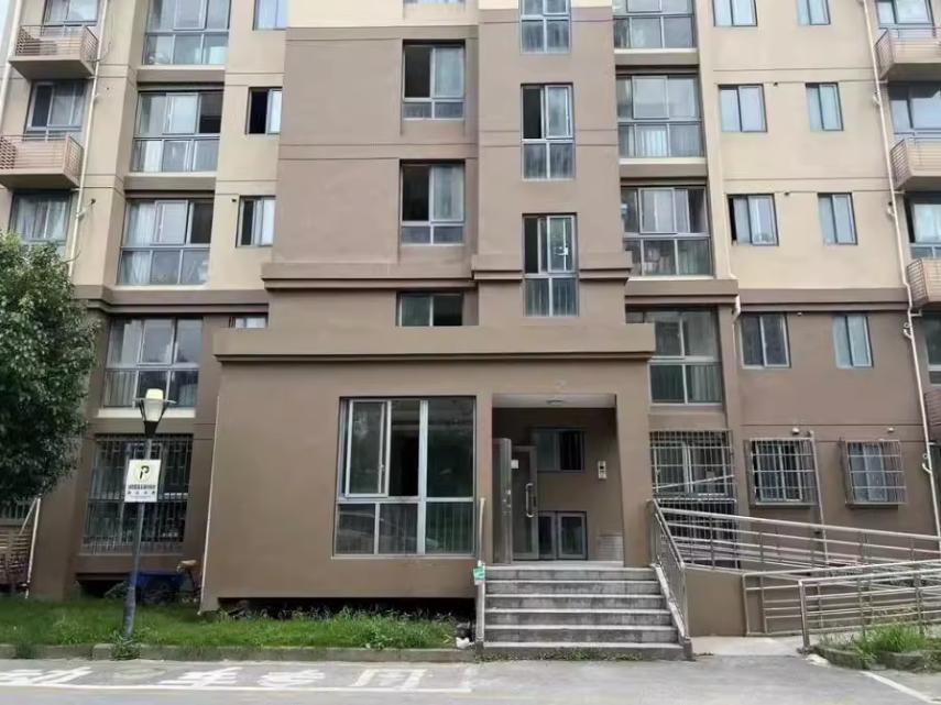 上海市奉贤区南行贤苑17栋18F 