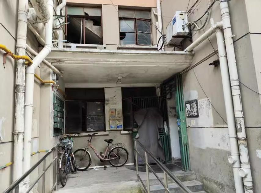 上海市宝山区淞南五村141栋2F 