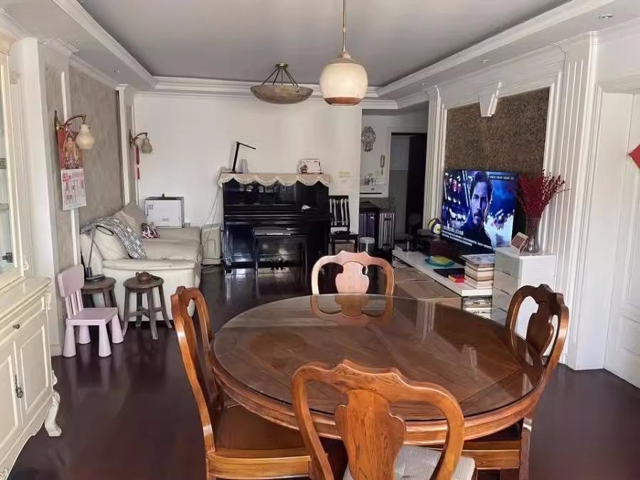 上海市徐汇区荣承公寓2栋13F 