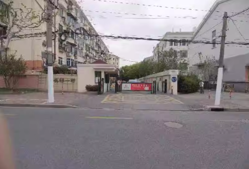 上海市徐汇区长桥一村58栋3F 