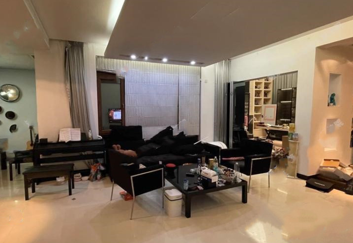 上海市松江区佘山3号佘山镇3栋 