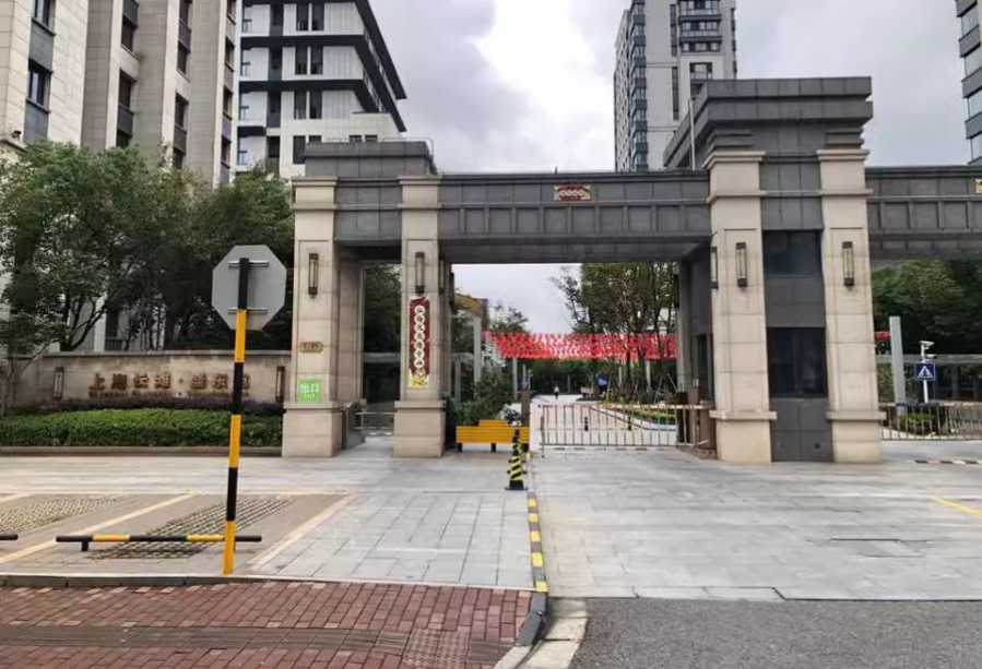 上海市宝山区上海长滩·盛东苑12栋17F及地下1F车位 