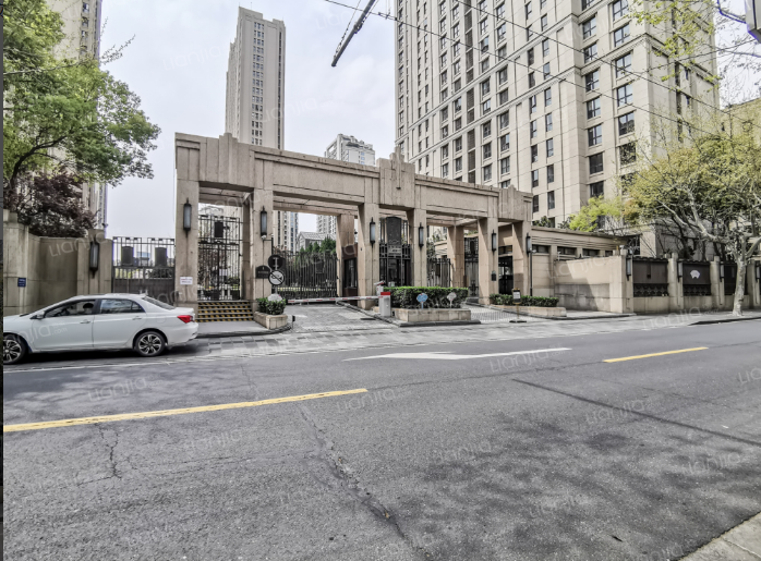 上海市黄浦区翠湖天地18栋27F及地下1F车位 