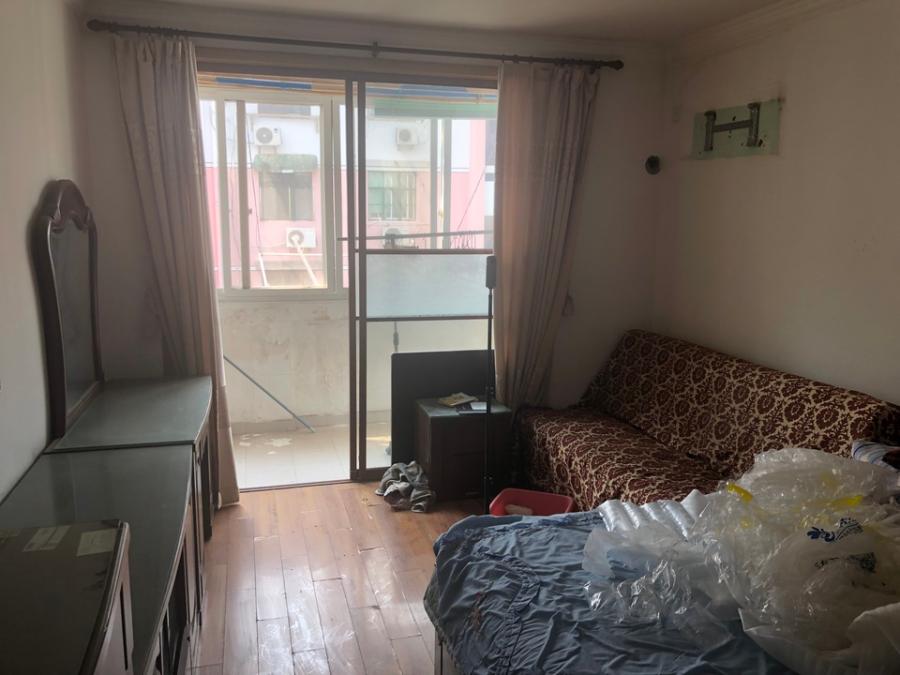 上海市长宁区芙蓉小区20栋5F 