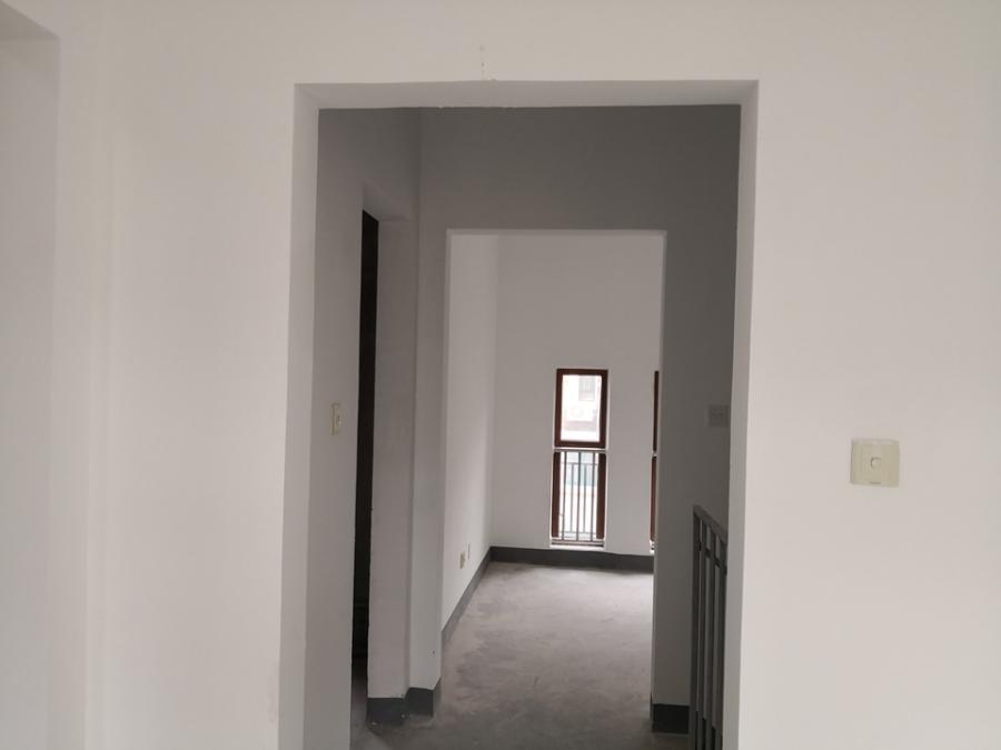 上海市金山区长城逸府枫泾镇148栋 