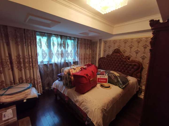 上海市松江区昌鑫花园131栋 