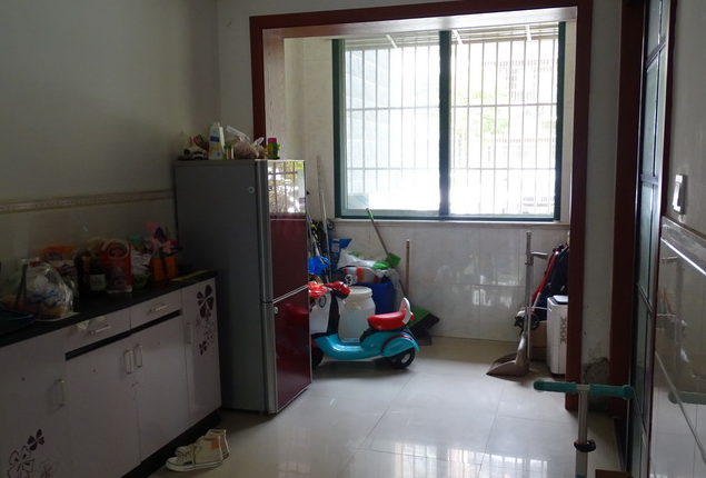 上海市浦东新区康敏苑19栋1F 