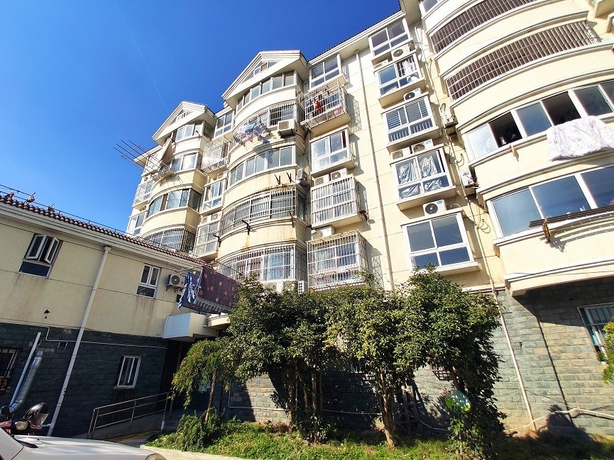 上海市嘉定区嘉唐公路2570弄小区3栋3F 