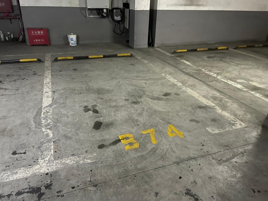 上海市徐汇区宜德苑沿街商铺87栋1F及地下1F车位 