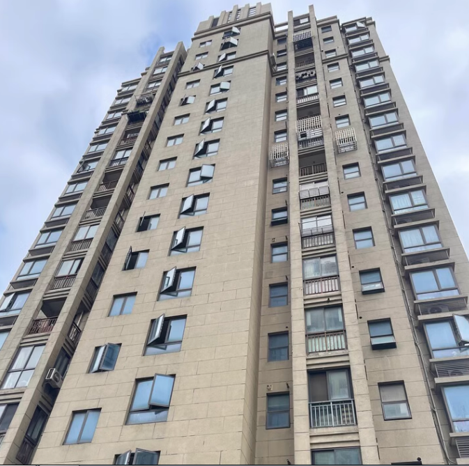 上海市奉贤区平安富邸9栋3F 