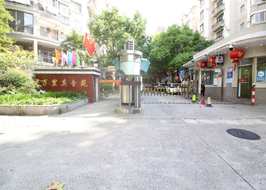 上海市普陀区万里真金苑61栋2F 