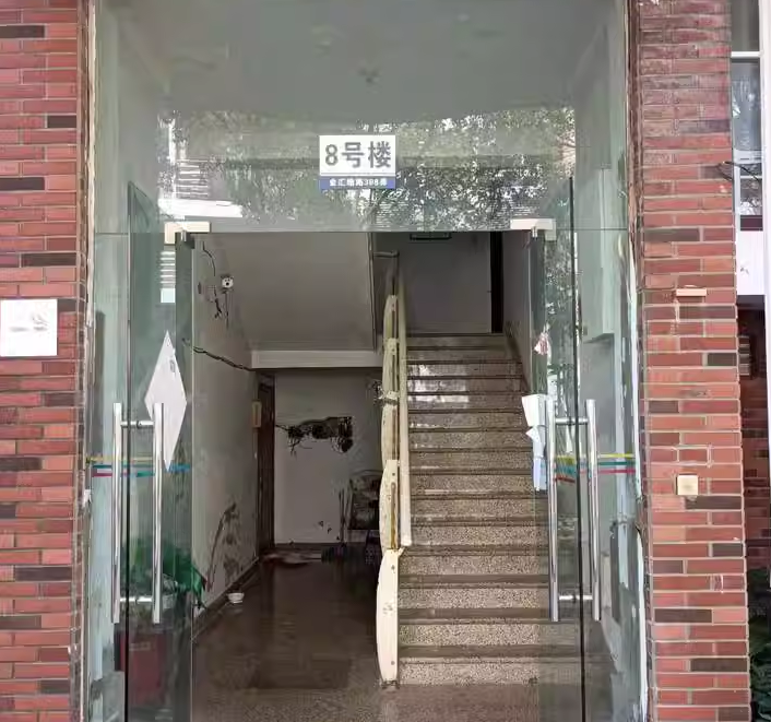 上海市奉贤区棕榈滩商住房8栋4F及4处储藏室 