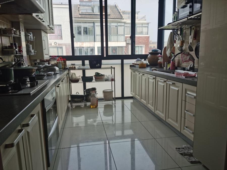 上海市宝山区顺驰美兰湖21栋5F 