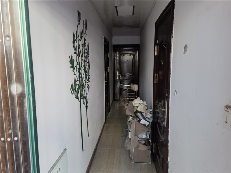 上海市长宁区虹霞小区8栋1F 