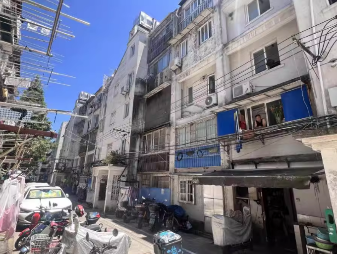 上海市杨浦区凤城三村156栋1F 