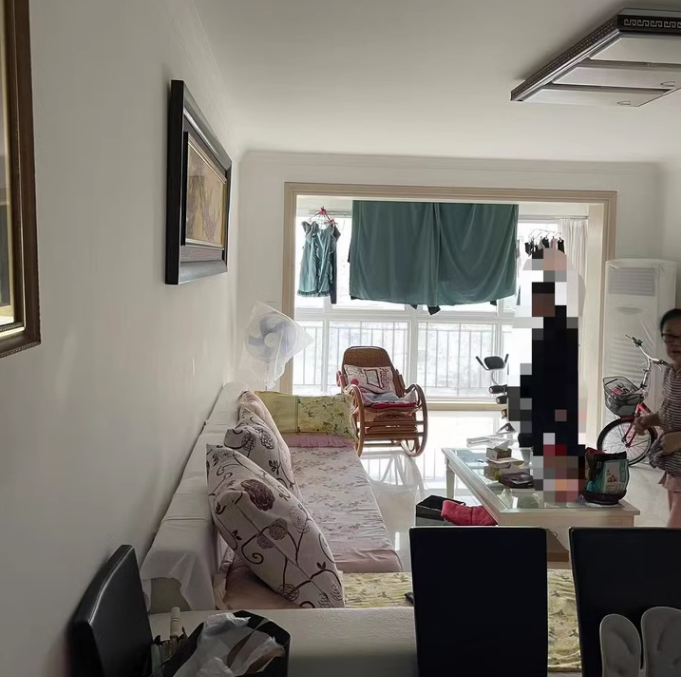 上海市奉贤区南星新村30栋6F 