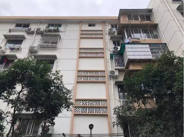 上海市徐汇区南丹小区32栋4F 