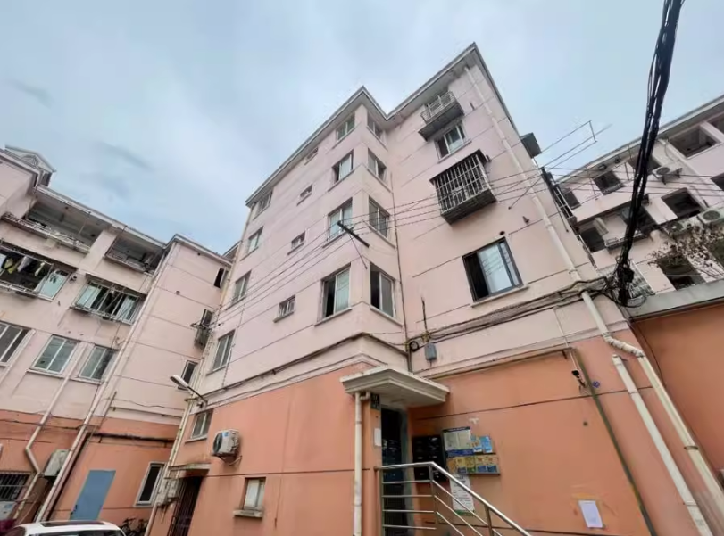 上海市宝山区宝钢四村57栋4F 