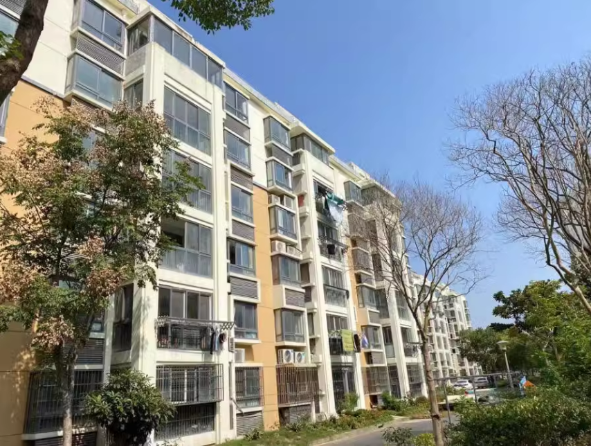 上海市崇明区裕鸿佳苑第四社区安通北村32栋6F及一张床 