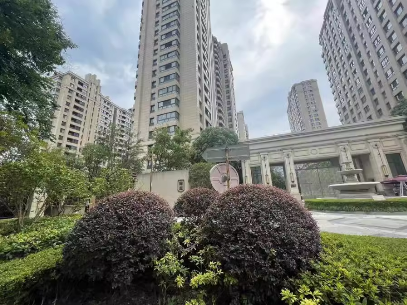 上海市徐汇区徐汇公园道壹号10栋25F及地下1F车位 