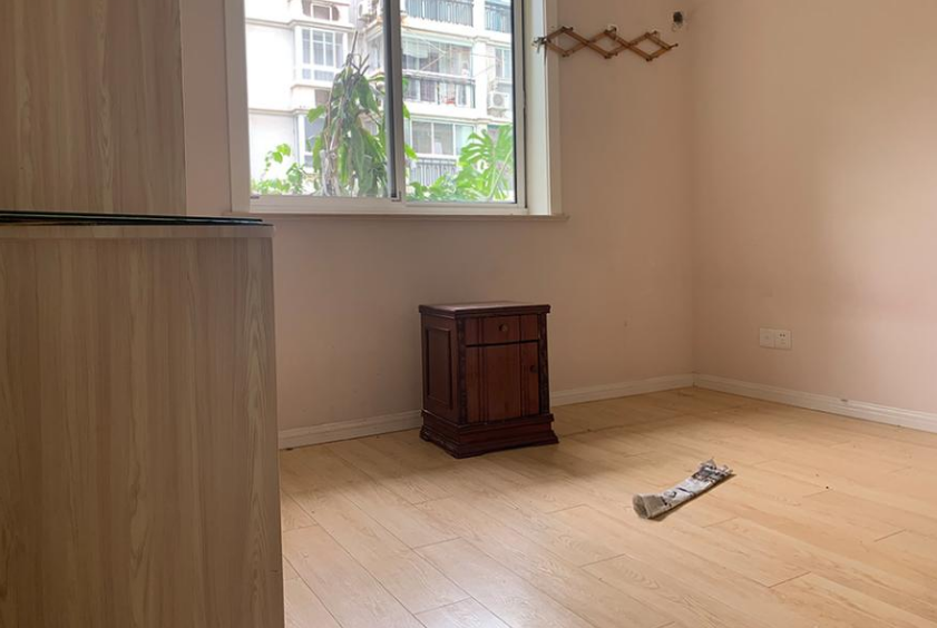 上海市长宁区威宁路291弄小区8栋3F 