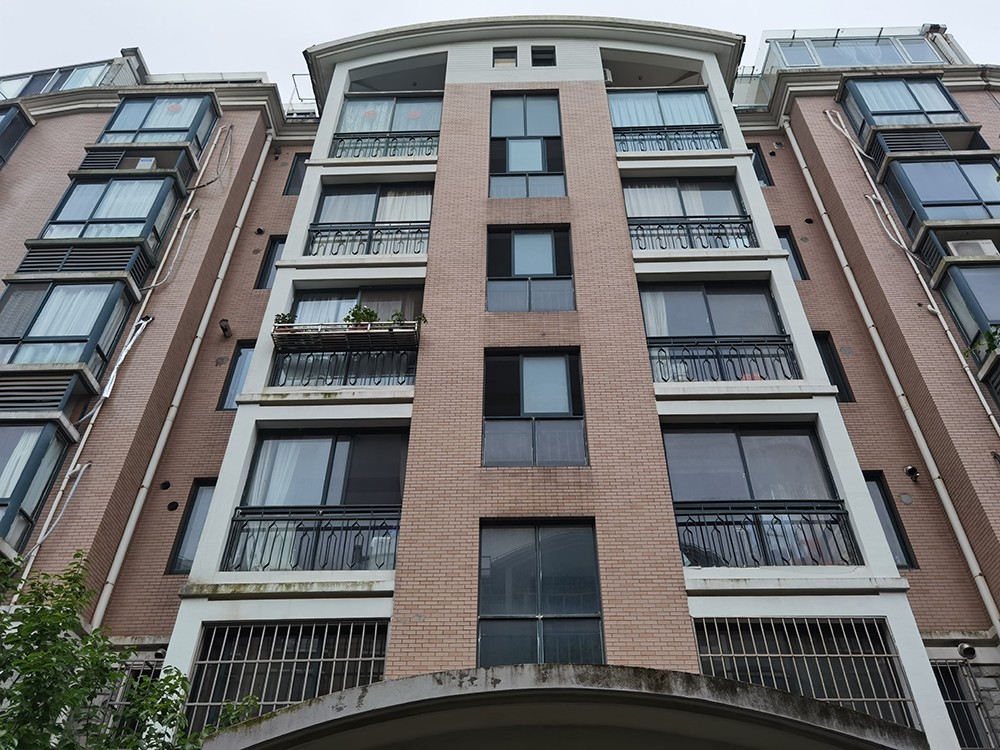 上海市金山区棕榈湾花园51栋3F 