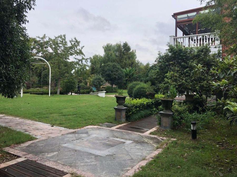 上海市松江区世茂佘山庄园佘山镇11栋 