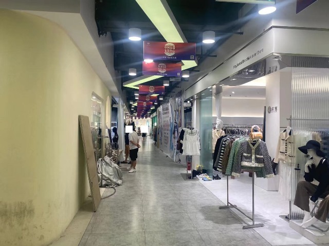 上海市虹口区上海兴旺国际服饰城七浦路135栋1F 