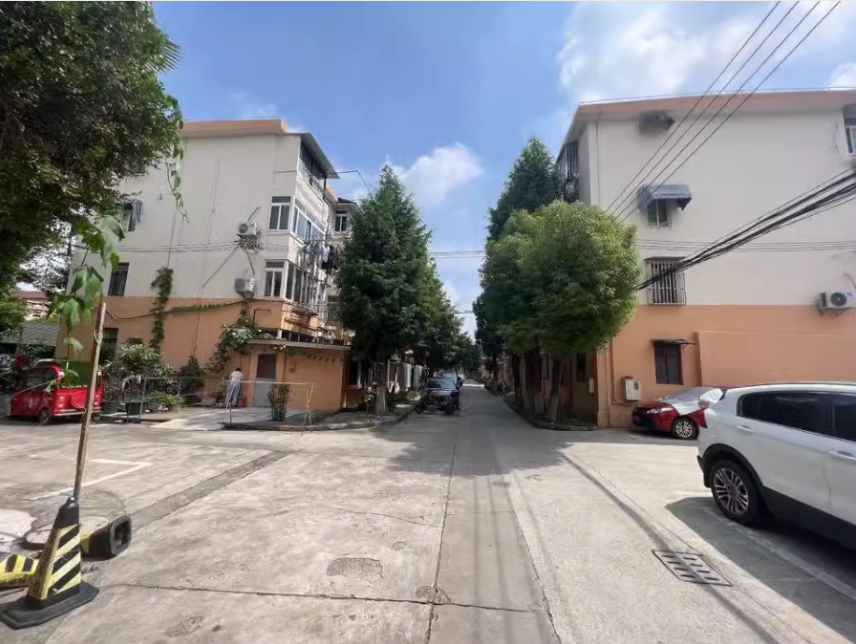 上海市宝山区南大路18弄小区1栋1F 