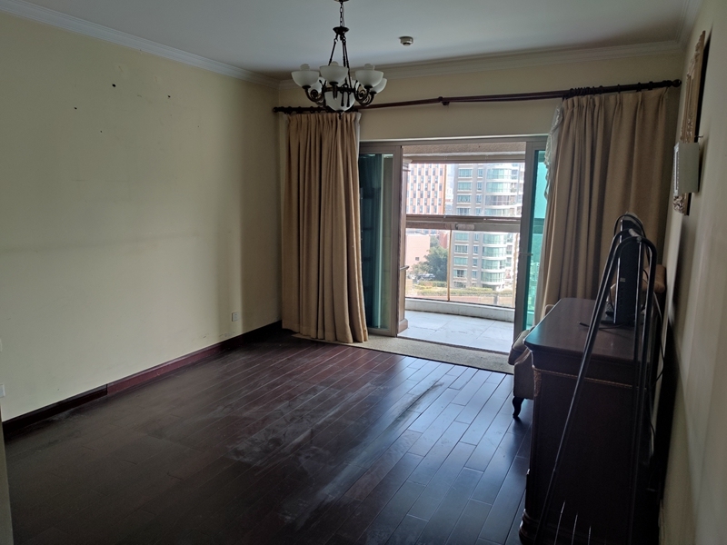 上海市浦东新区世茂滨江花园4栋12F 