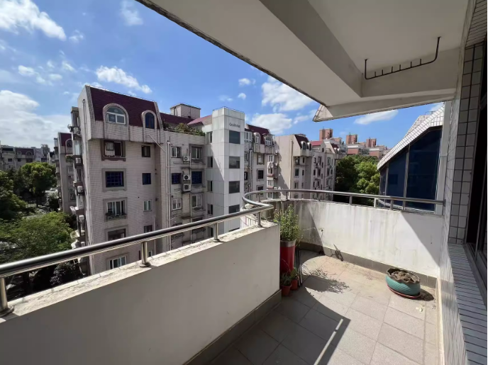 上海市闵行区金汇名人苑三街坊14栋5F 