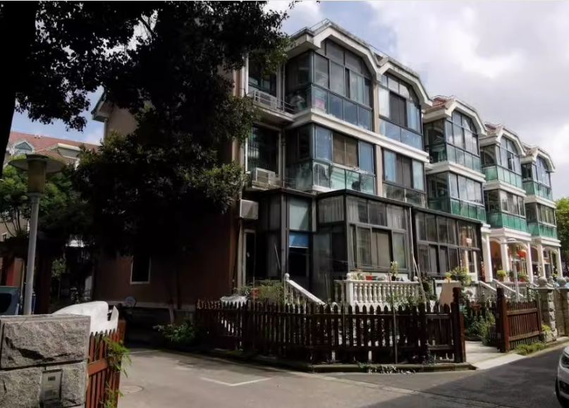 上海市嘉定区嘉宝花园62栋 