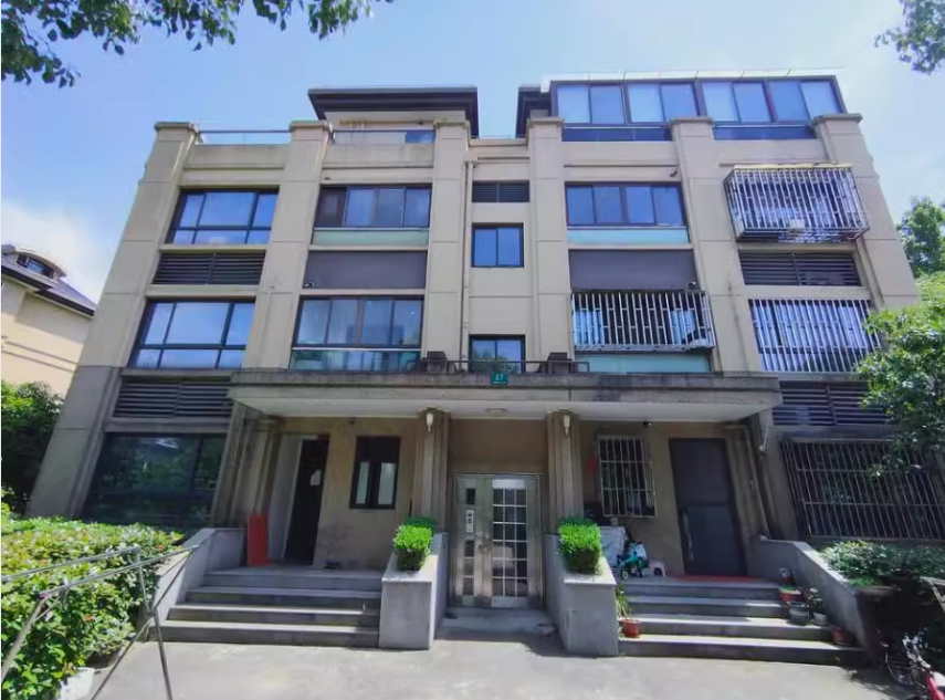 上海市金山区乡间艺墅27栋2F 