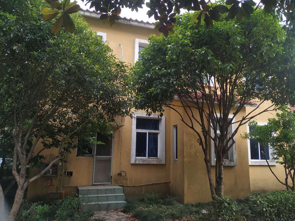 上海市松江区爱丽雅花苑45栋 