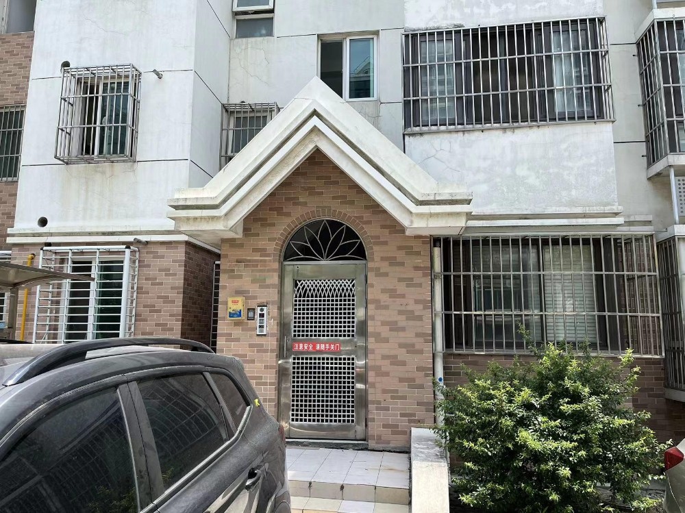 上海市青浦区现代华庭一期5栋2F 