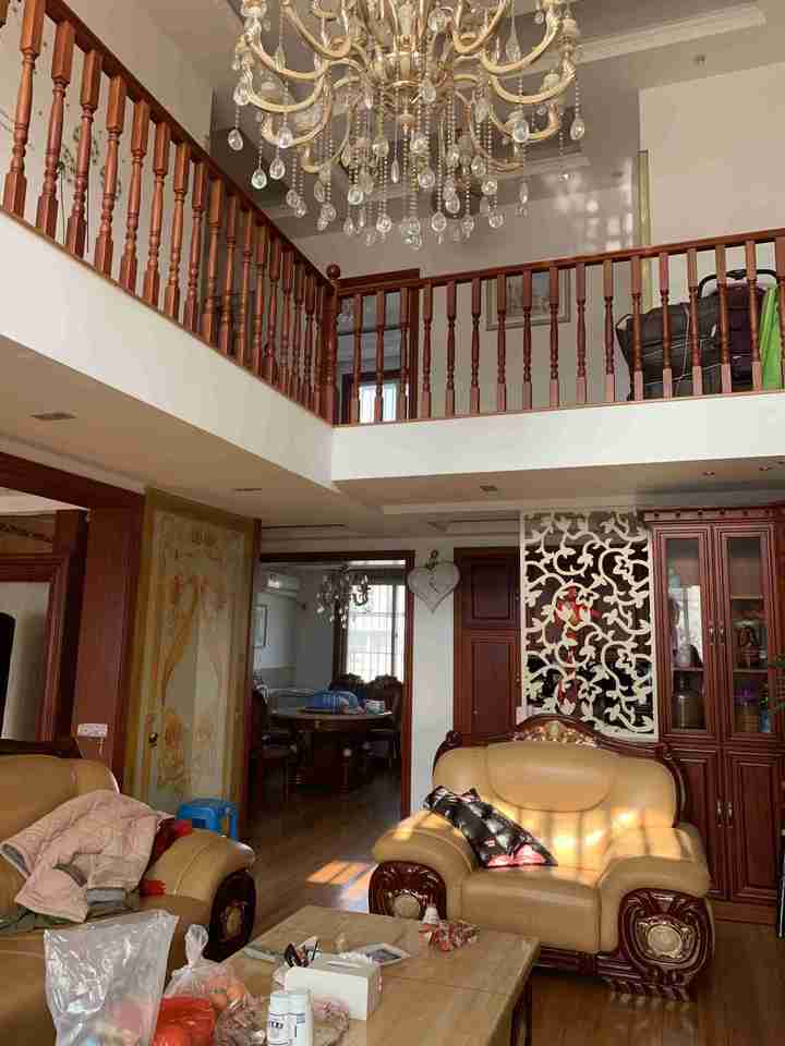 上海市嘉定区外冈新苑72栋5F 