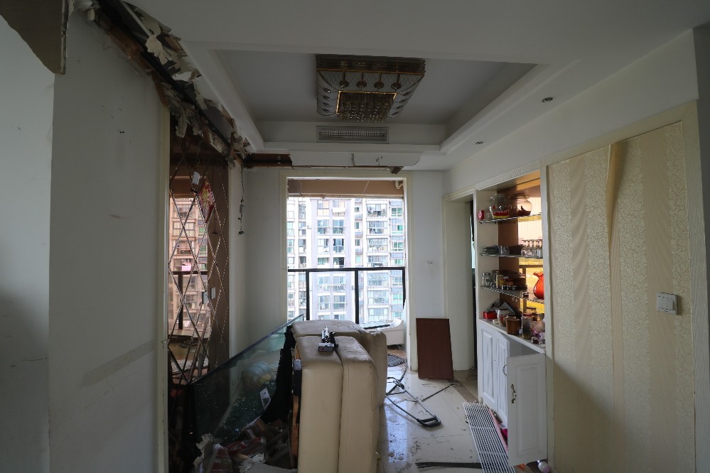 上海市宝山区经纬学府涵青花园76栋14F 