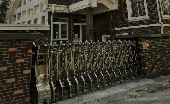 上海市奉贤区百合苑201栋 