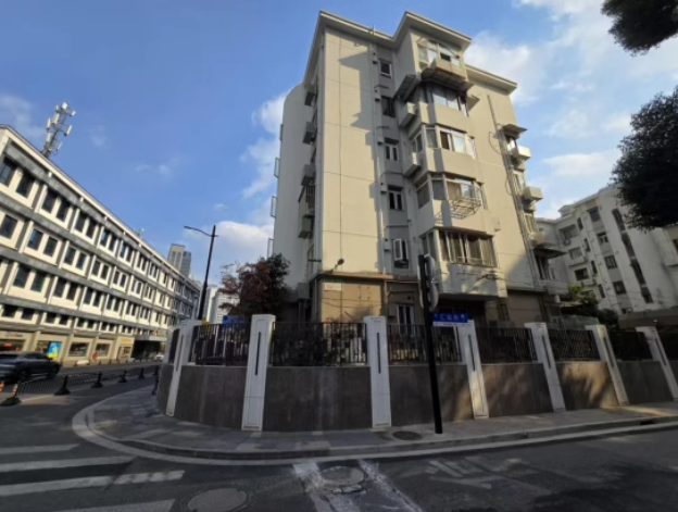 上海市徐汇区南丹路128弄小区3栋4F 