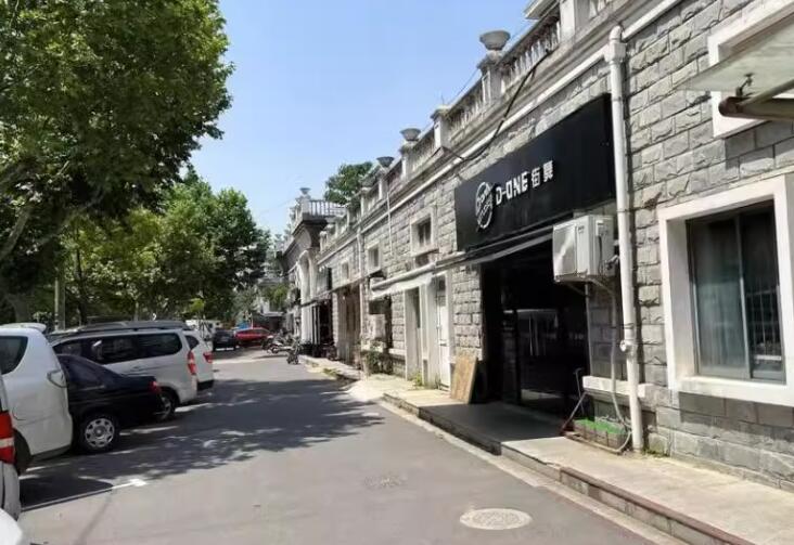 上海市松江区三盛颐景园697栋1F 