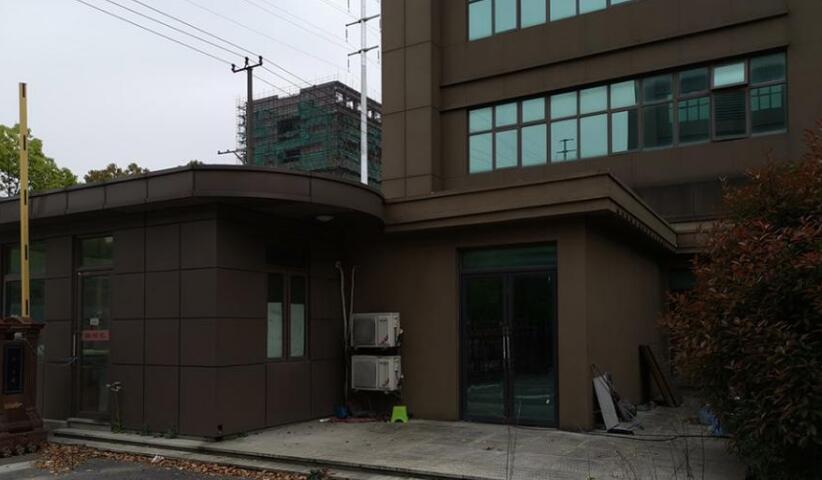 上海市松江区酩樽汇集团申港路2962栋 