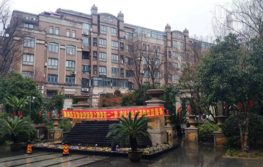 上海市宝山区海上御景苑68栋5F 