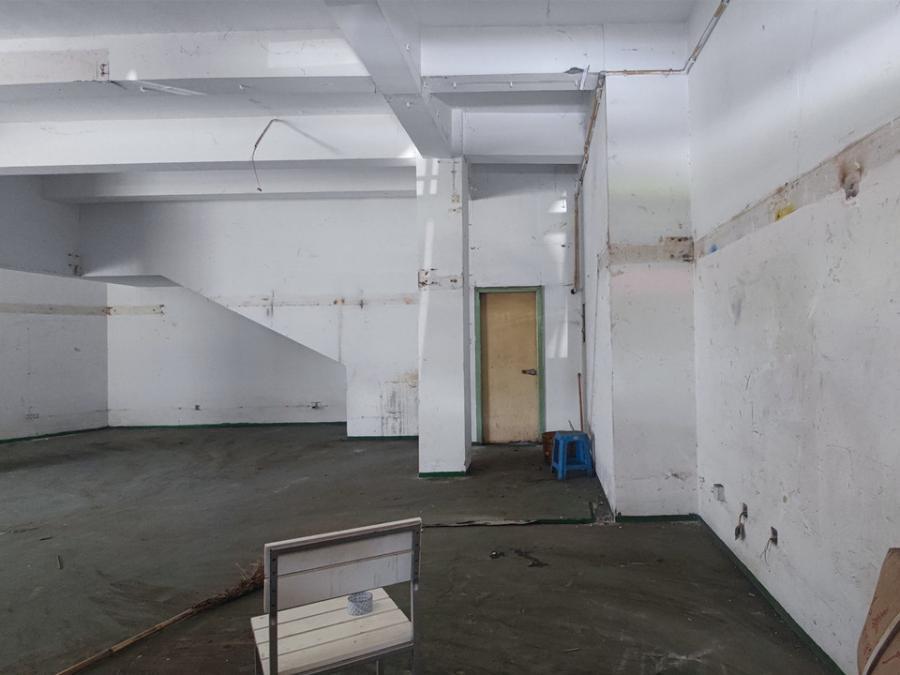 上海市闵行区翠堤春晓春意苑虹莘路1520弄32栋1F 