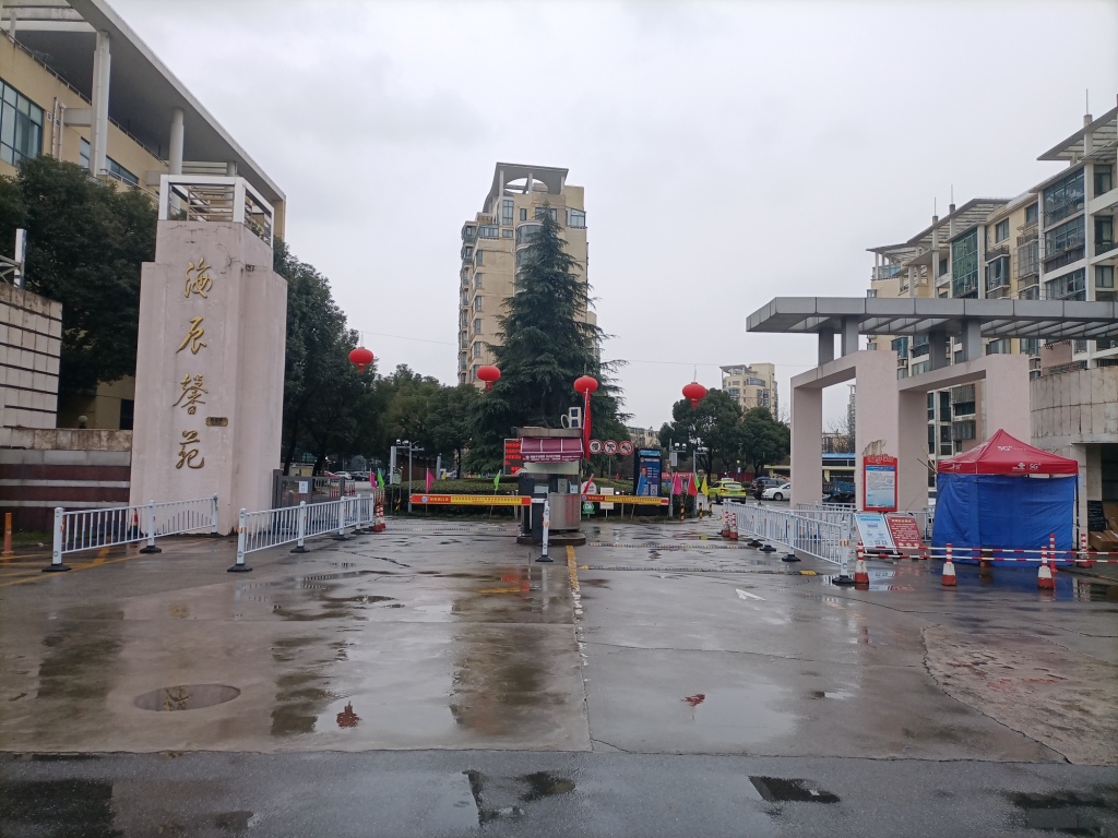 上海市金山区海辰馨苑82栋6F 